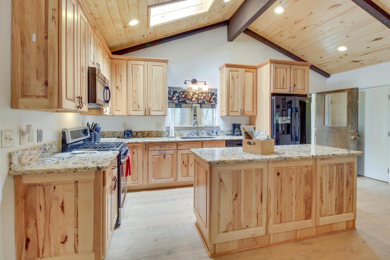 Updated Country Club Cabin, Near Golfing And Hiking! Indian Pine Exteriör bild